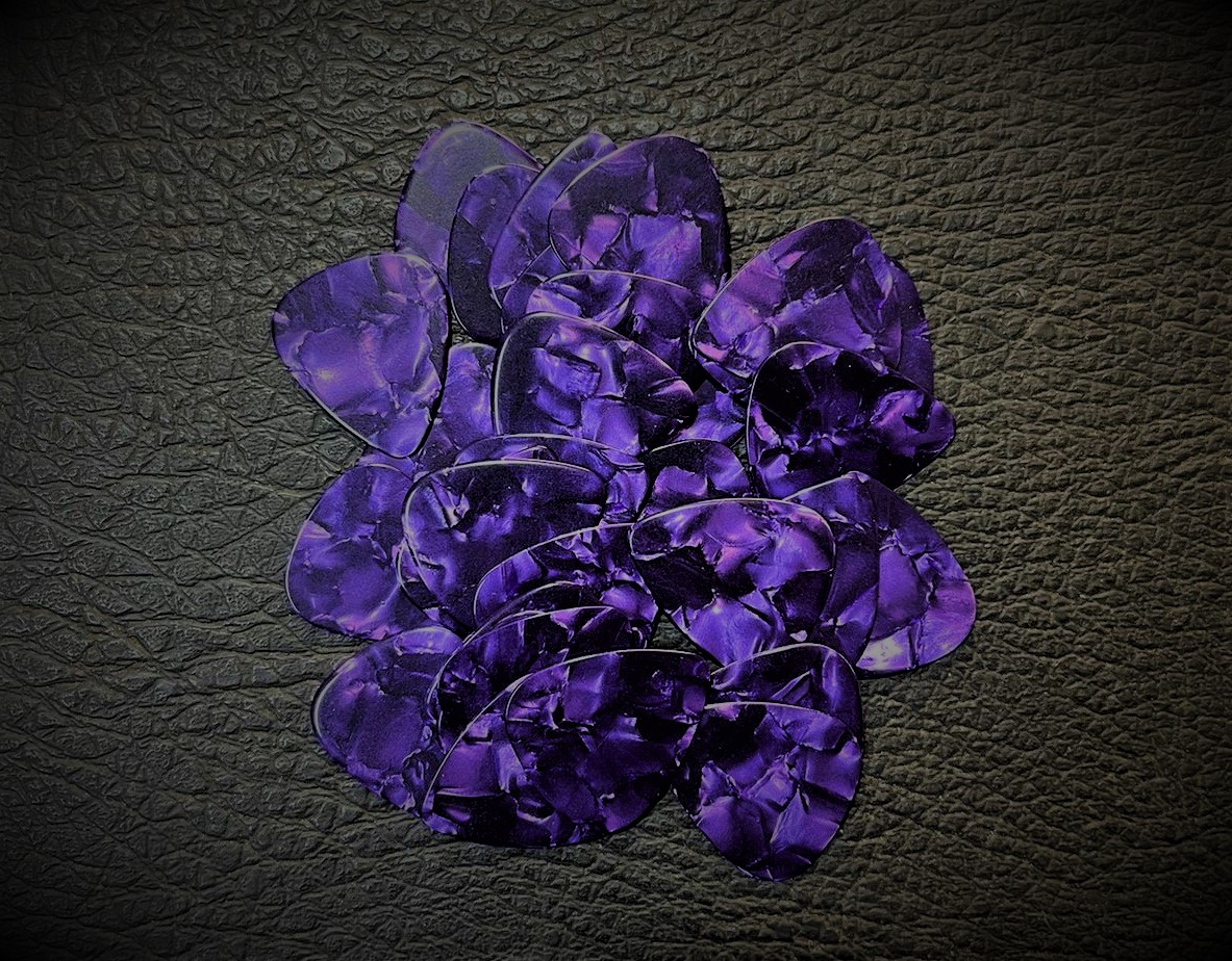 KIT 50 PALHETAS CELULÓIDE PEROLADA - Imagem 2